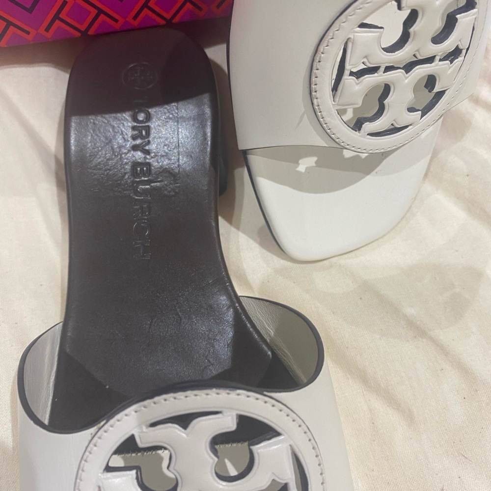 Tory Burch Bombe Miller Logo Slide - Picture 9 of 9